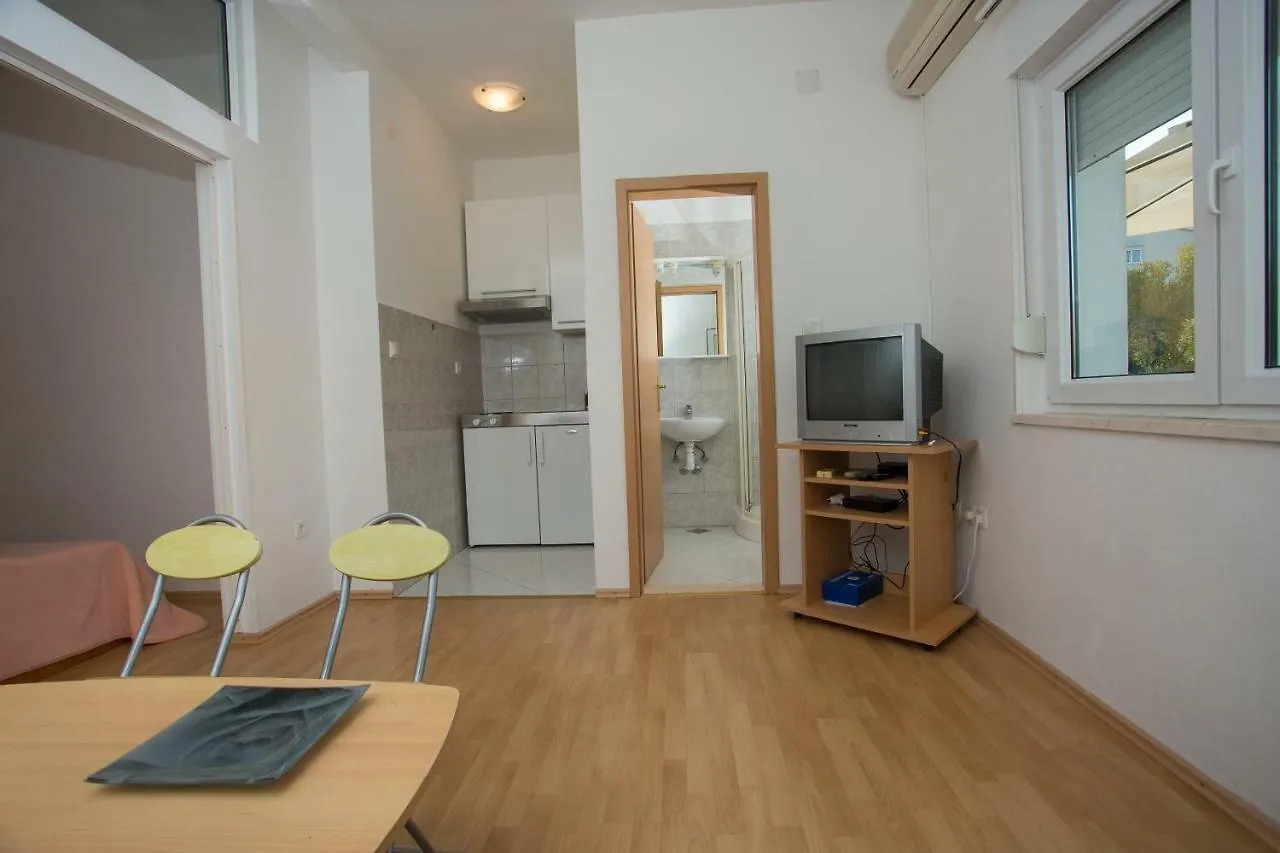 Beach Studio Apartment Ivan Kastela
