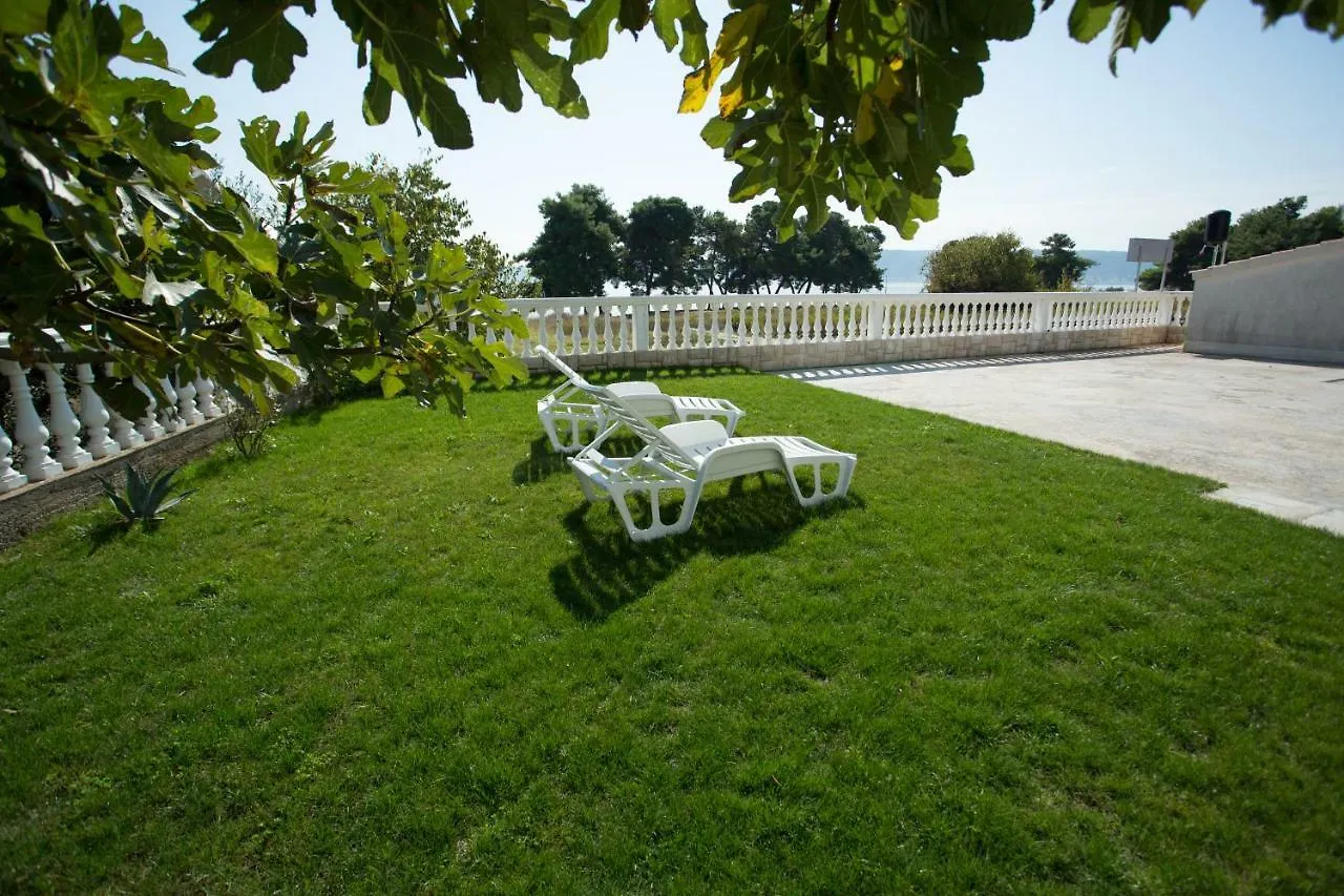 Beach Studio Apartment Ivan Kastela