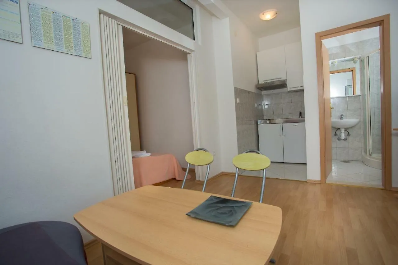 Beach Studio Apartment Ivan Kaštela