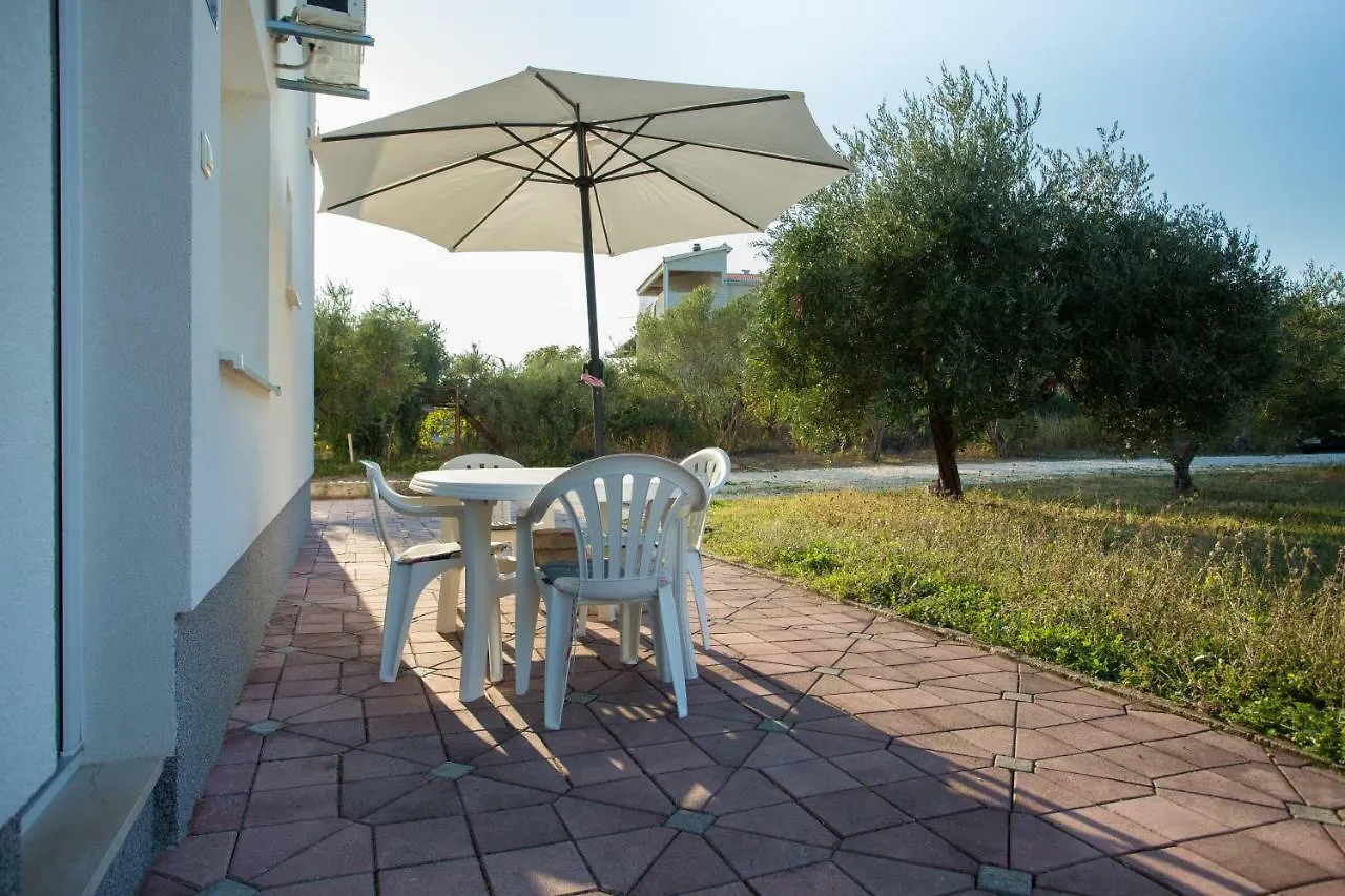 Beach Studio Apartment Ivan Kaštela